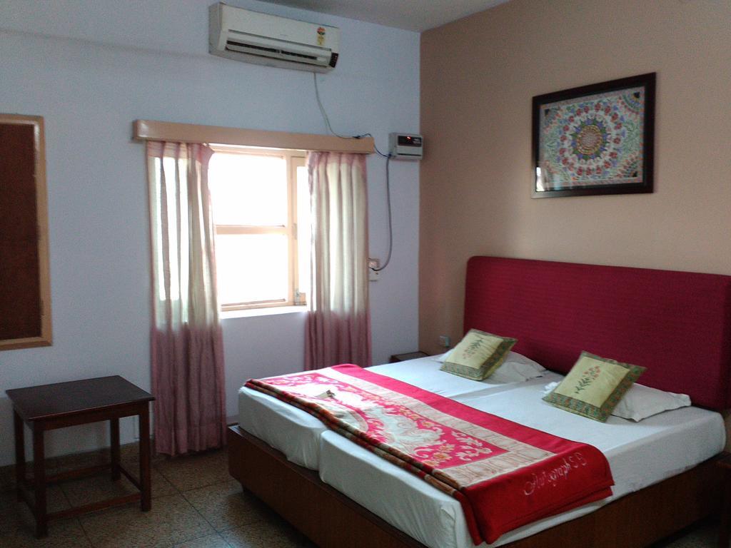 Hotel Ajaya Benares Kamer foto