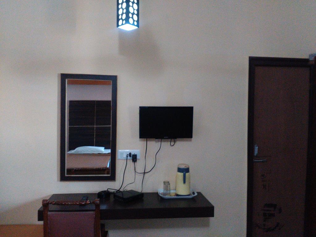 Hotel Ajaya Benares Kamer foto