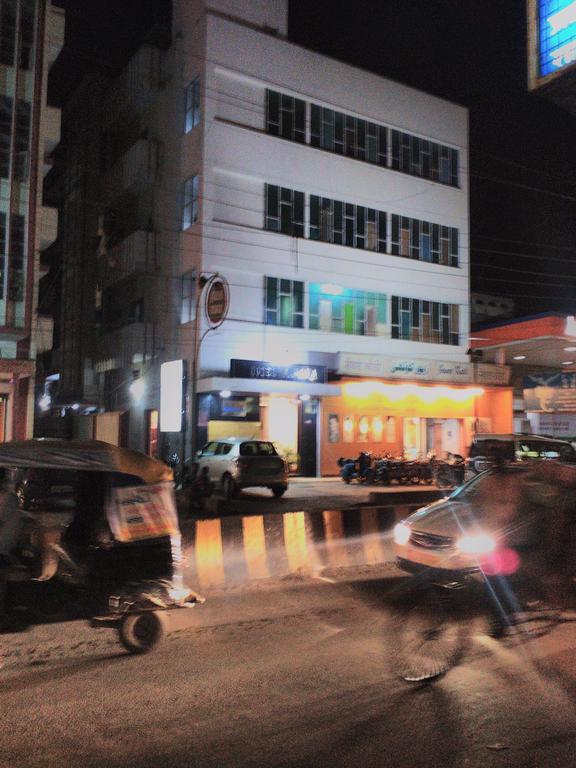Hotel Ajaya Benares Buitenkant foto